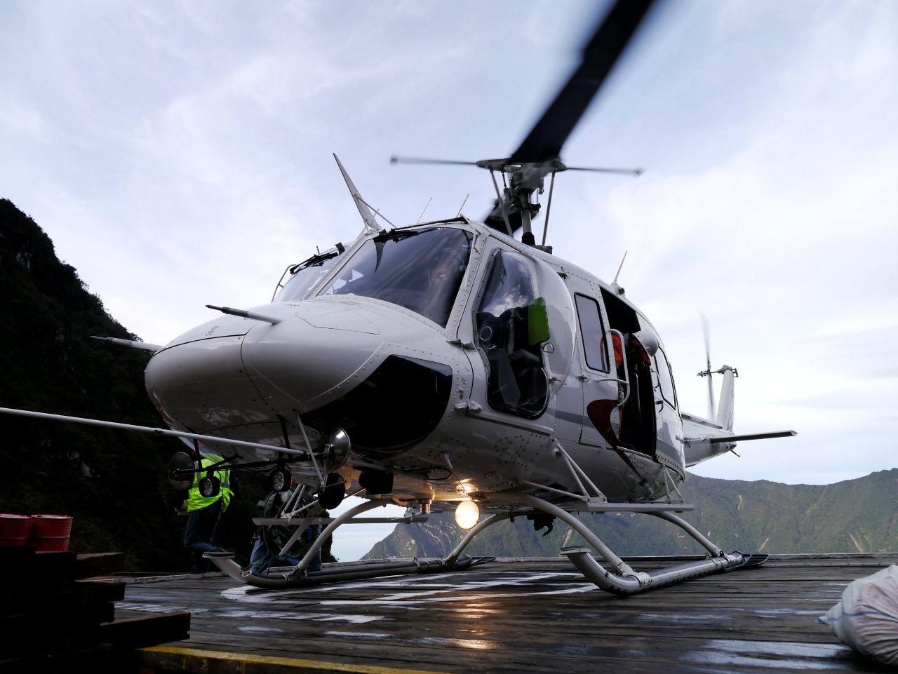 BELL 212 SE